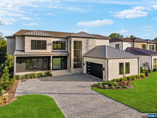 577 Floyd Street, Englewood Cliffs, NJ 07632