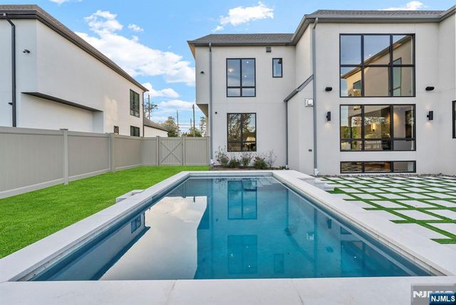 577 Floyd Street, Englewood Cliffs, NJ 07632