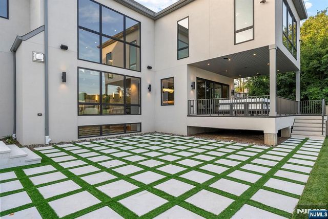 577 Floyd Street, Englewood Cliffs, NJ 07632