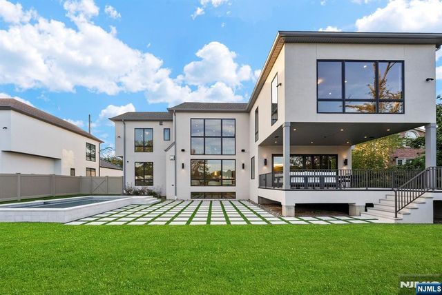 577 Floyd Street, Englewood Cliffs, NJ 07632