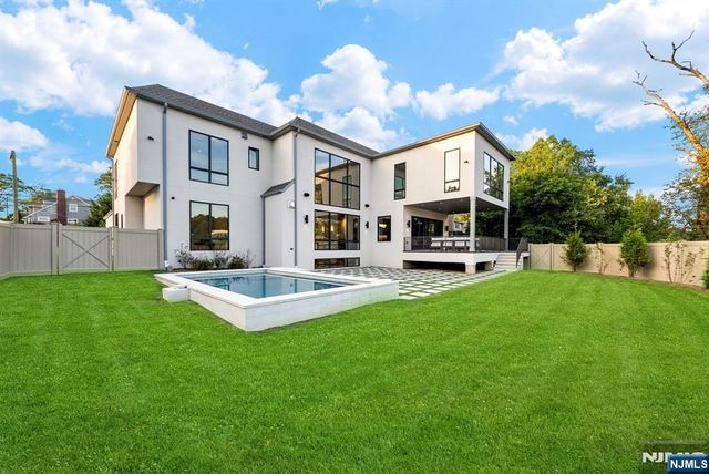 577 Floyd Street, Englewood Cliffs, NJ 07632