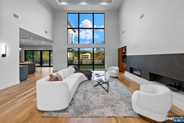 577 Floyd Street, Englewood Cliffs, NJ 07632