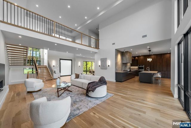 577 Floyd Street, Englewood Cliffs, NJ 07632