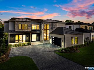 577 Floyd Street, Englewood Cliffs, NJ 07632