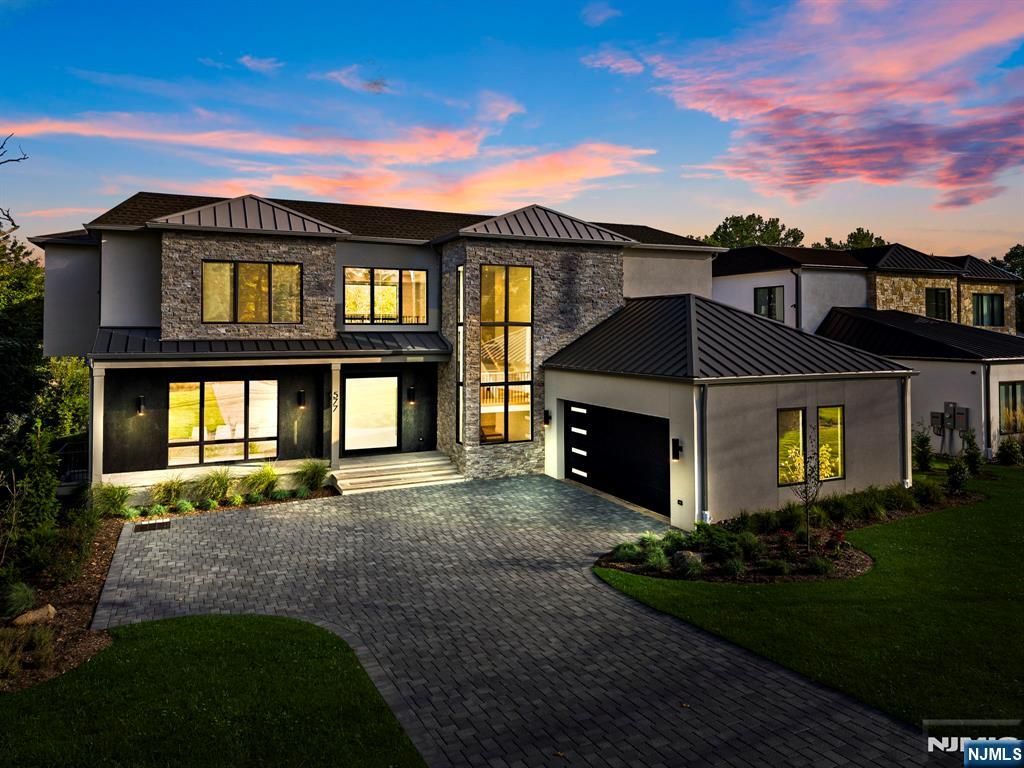 577 Floyd Street, Englewood Cliffs, NJ 07632