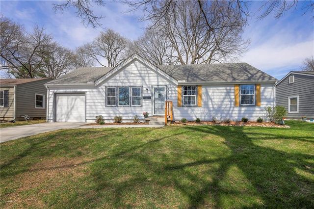 8812 W 82nd Street, Overland Park, KS 66204