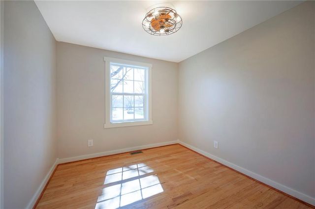 8812 W 82nd Street, Overland Park, KS 66204