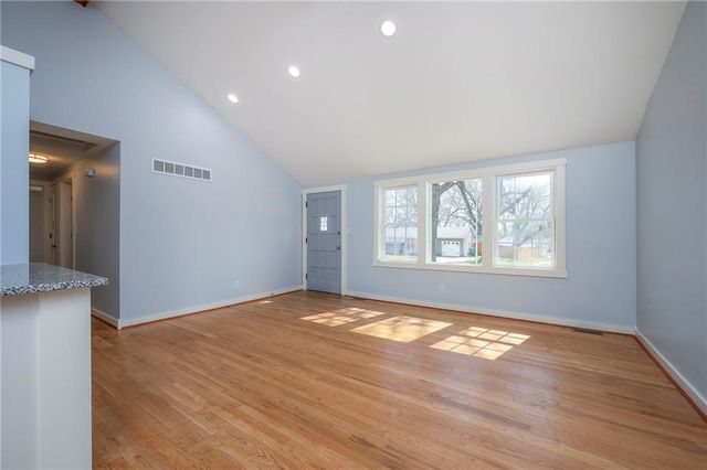 8812 W 82nd Street, Overland Park, KS 66204