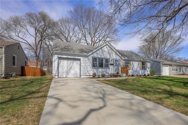 8812 W 82nd Street, Overland Park, KS 66204