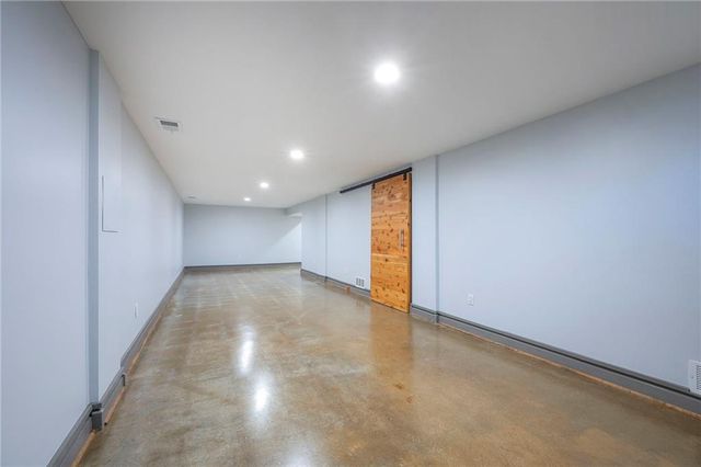 8812 W 82nd Street, Overland Park, KS 66204