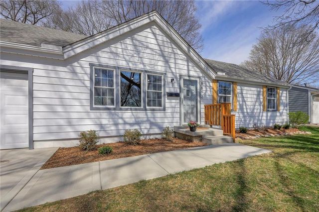 8812 W 82nd Street, Overland Park, KS 66204