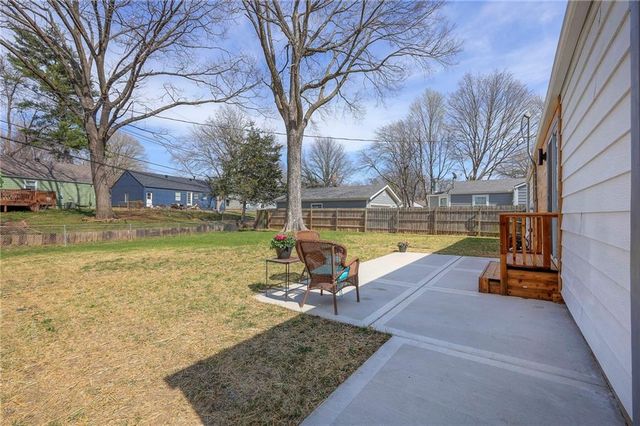 8812 W 82nd Street, Overland Park, KS 66204