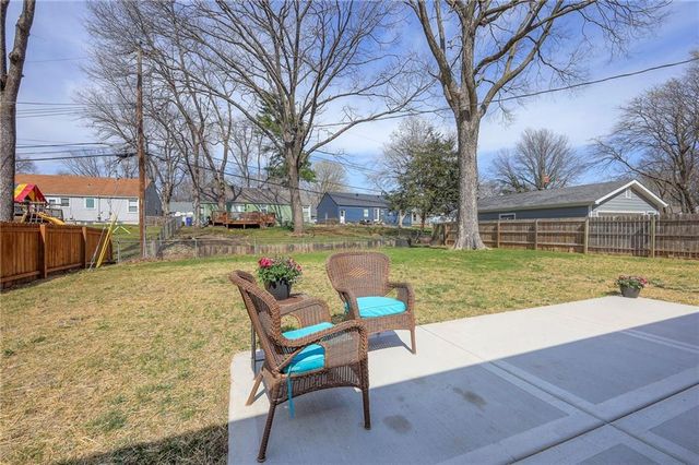 8812 W 82nd Street, Overland Park, KS 66204