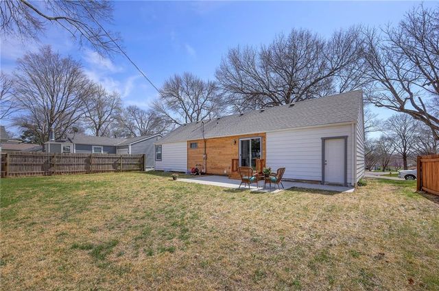 8812 W 82nd Street, Overland Park, KS 66204