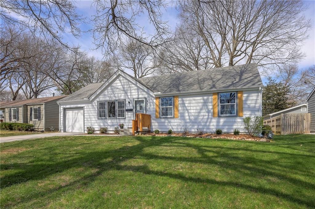 8812 W 82nd Street, Overland Park, KS 66204