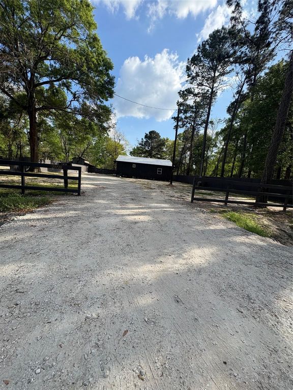 23732 Panky Ln, New Caney, TX 77357