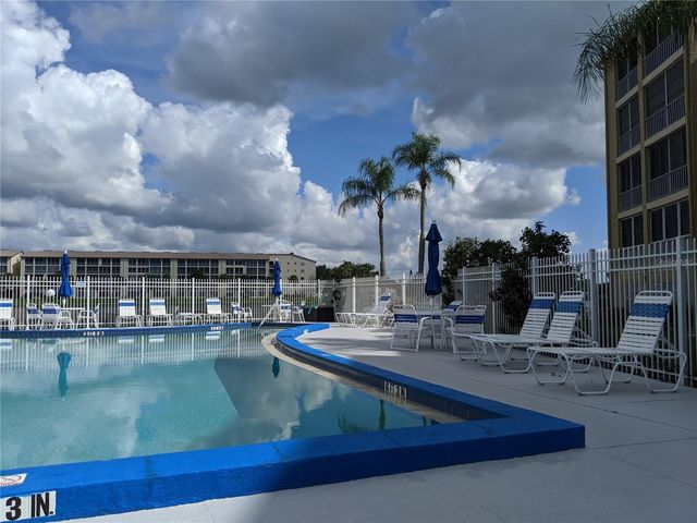 3739 LAKE BAYSHORE DRIVE H-214, Bradenton, FL 34205