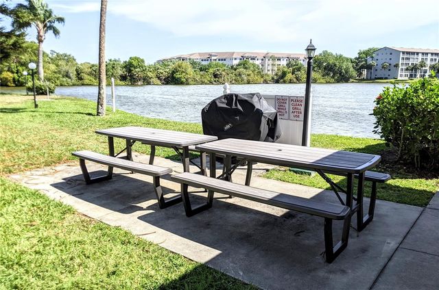 3739 LAKE BAYSHORE DRIVE H-214, Bradenton, FL 34205