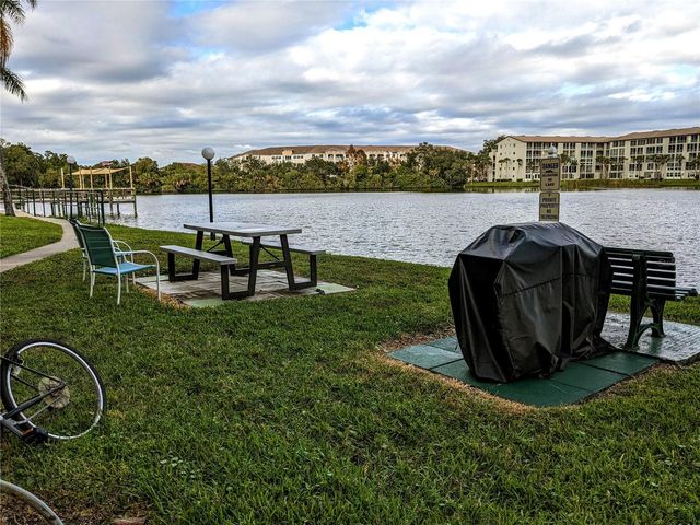 3739 LAKE BAYSHORE DRIVE H-214, Bradenton, FL 34205