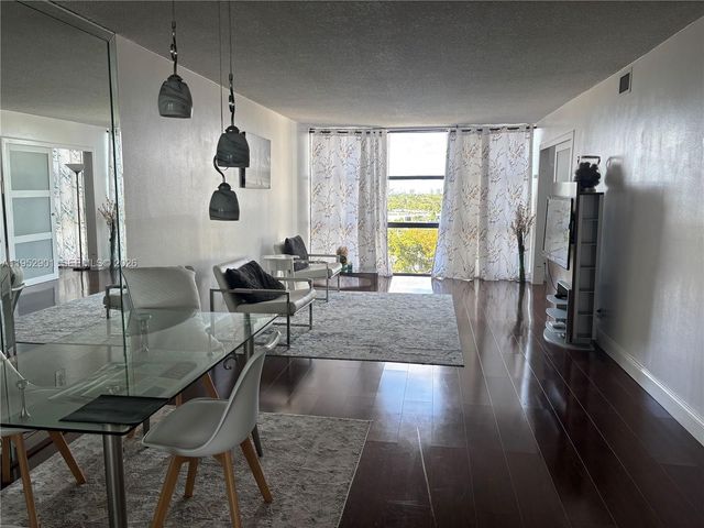 800 Parkview Dr 823, Hallandale Beach, FL 33009