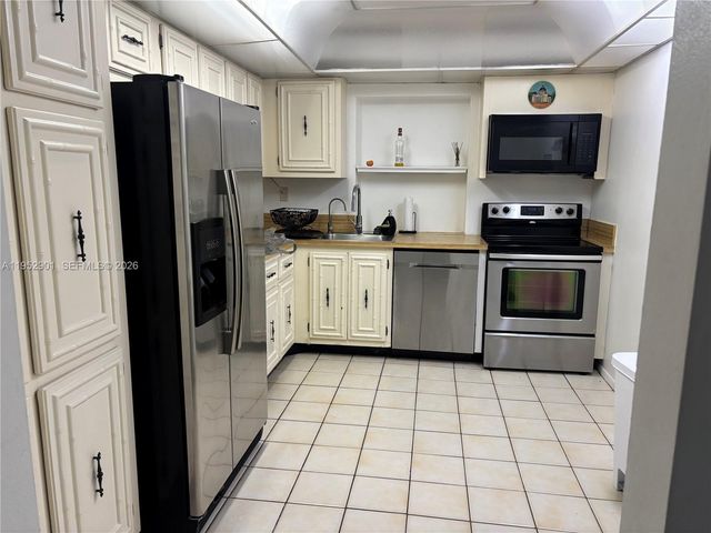 800 Parkview Dr 823, Hallandale Beach, FL 33009