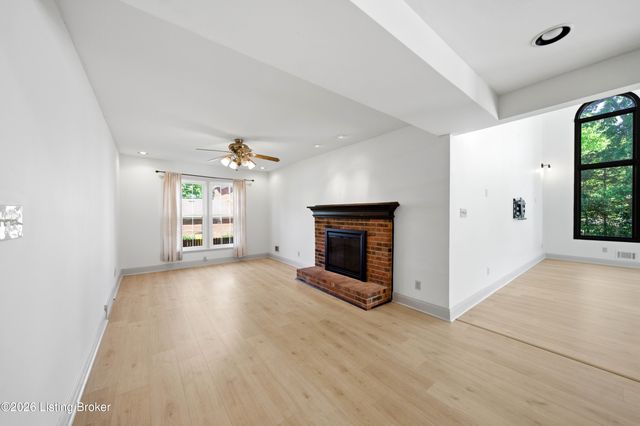 9205 Axminster Dr, Jeffersontown, KY 40299