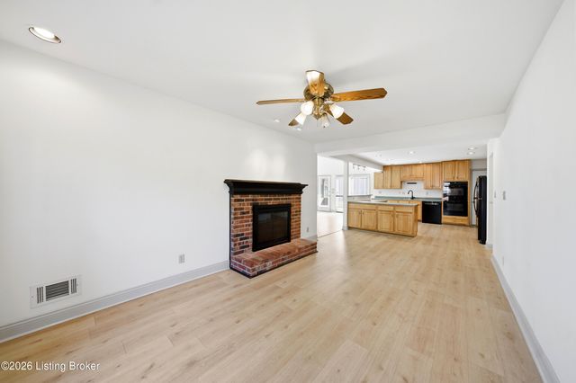 9205 Axminster Dr, Jeffersontown, KY 40299