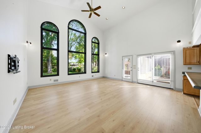 9205 Axminster Dr, Jeffersontown, KY 40299