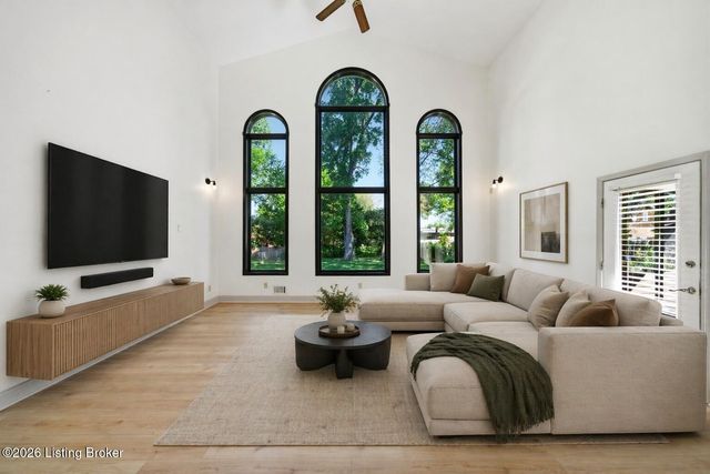 9205 Axminster Dr, Jeffersontown, KY 40299