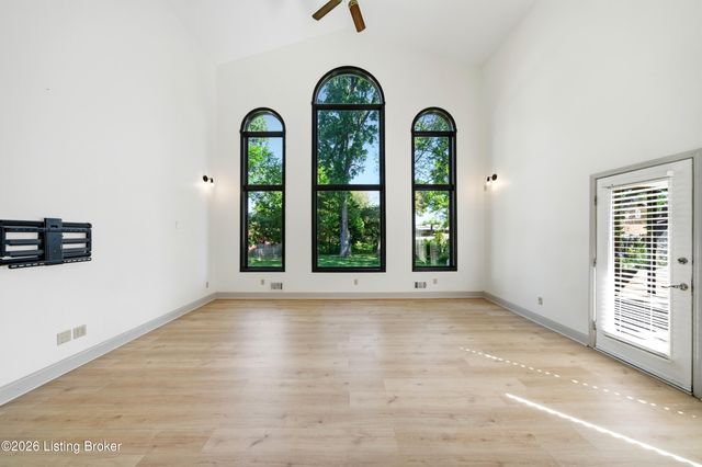 9205 Axminster Dr, Jeffersontown, KY 40299