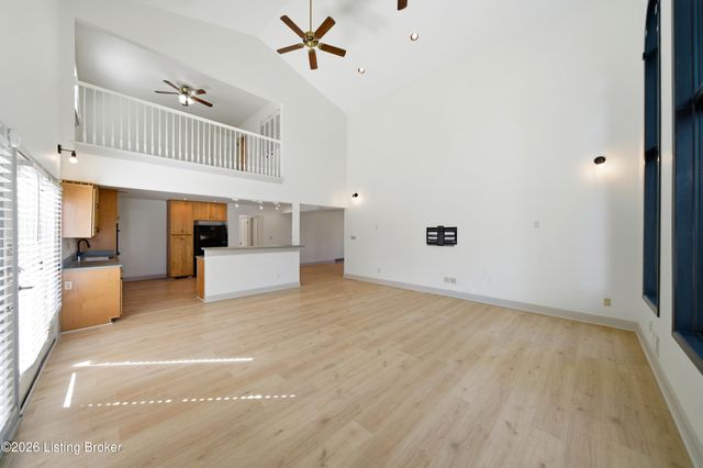 9205 Axminster Dr, Jeffersontown, KY 40299