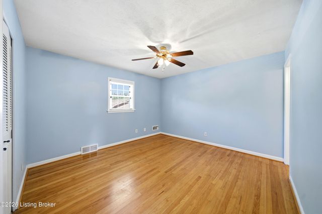 9205 Axminster Dr, Jeffersontown, KY 40299