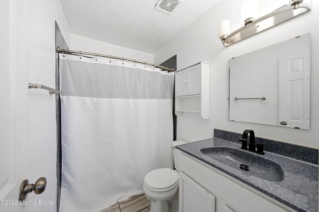 9205 Axminster Dr, Jeffersontown, KY 40299