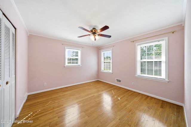 9205 Axminster Dr, Jeffersontown, KY 40299