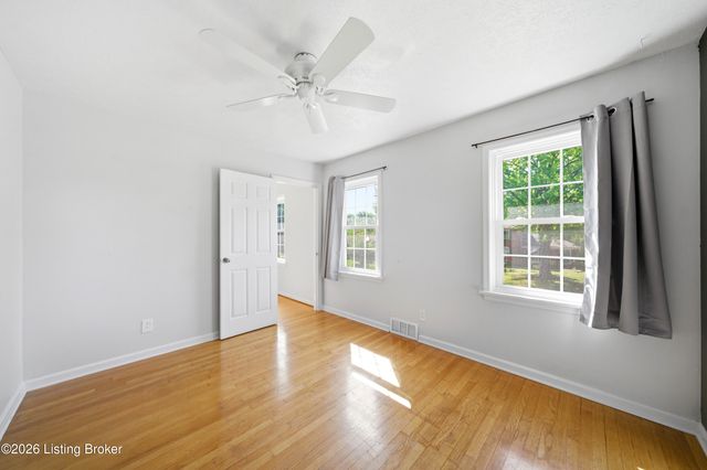 9205 Axminster Dr, Jeffersontown, KY 40299