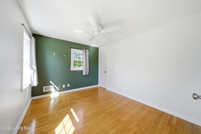 9205 Axminster Dr, Jeffersontown, KY 40299
