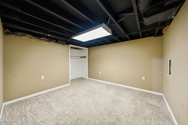 9205 Axminster Dr, Jeffersontown, KY 40299