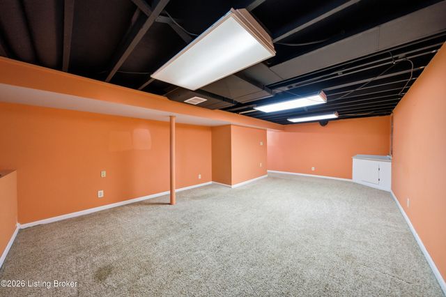 9205 Axminster Dr, Jeffersontown, KY 40299