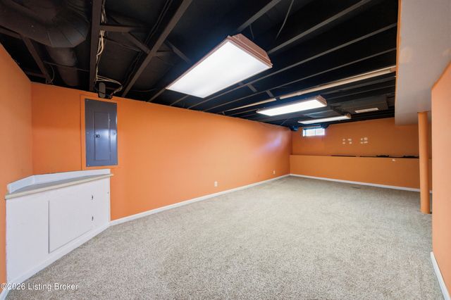 9205 Axminster Dr, Jeffersontown, KY 40299