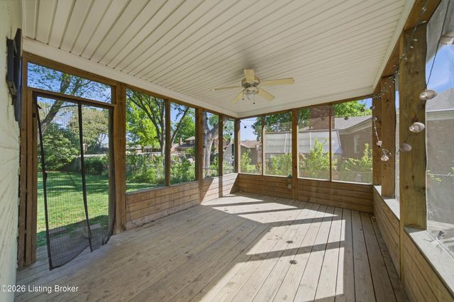 9205 Axminster Dr, Jeffersontown, KY 40299