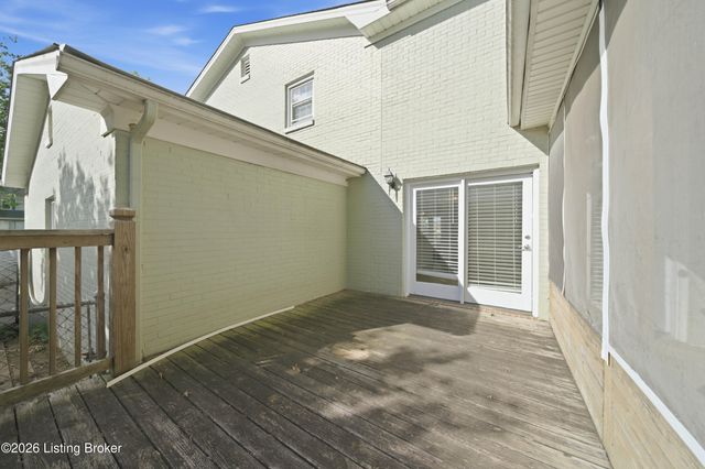 9205 Axminster Dr, Jeffersontown, KY 40299