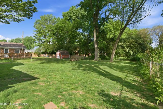 9205 Axminster Dr, Jeffersontown, KY 40299