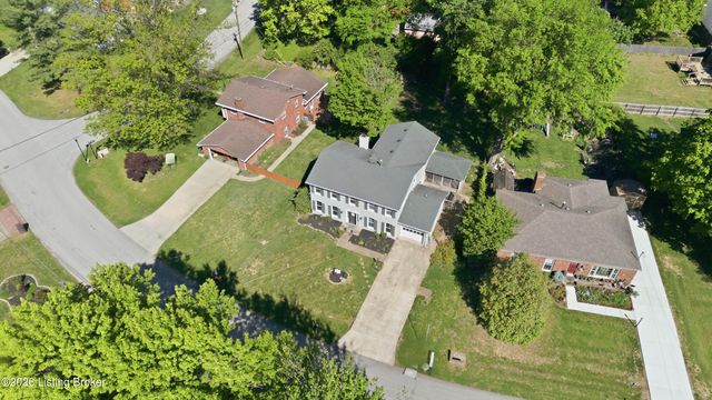 9205 Axminster Dr, Jeffersontown, KY 40299