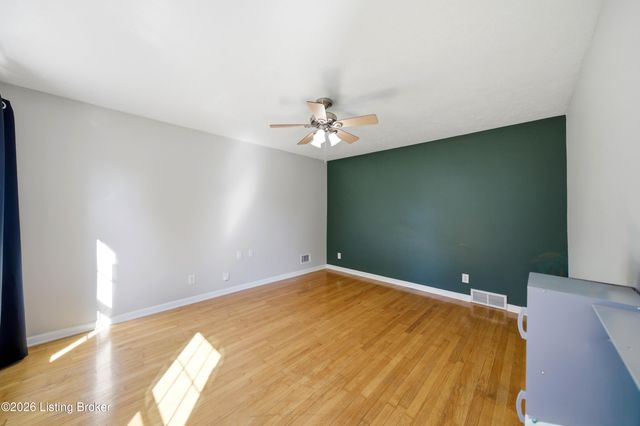 9205 Axminster Dr, Jeffersontown, KY 40299