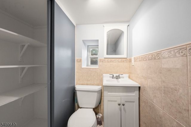 16 Loretta St, Clifton City, NJ 07011