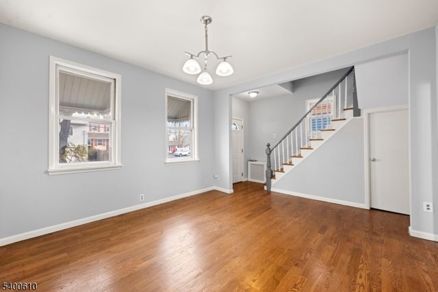 16 Loretta St, Clifton City, NJ 07011