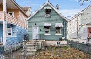 16 Loretta St, Clifton City, NJ 07011