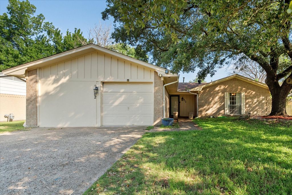 402 Carol Avenue, Corsicana, TX 75110