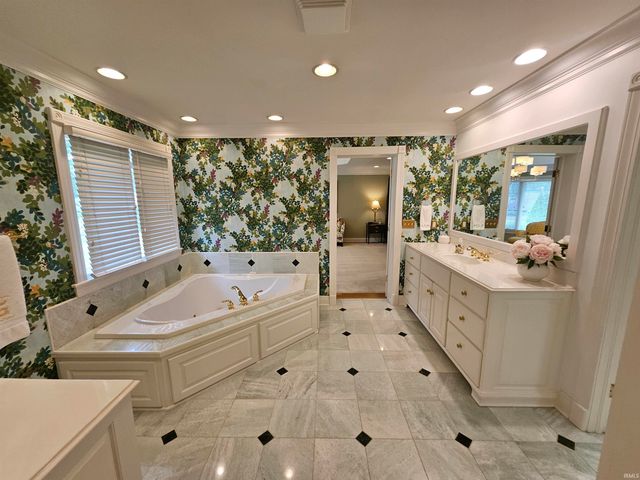 16 Johnson Place, Evansville, IN 47714