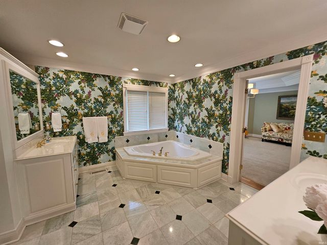 16 Johnson Place, Evansville, IN 47714